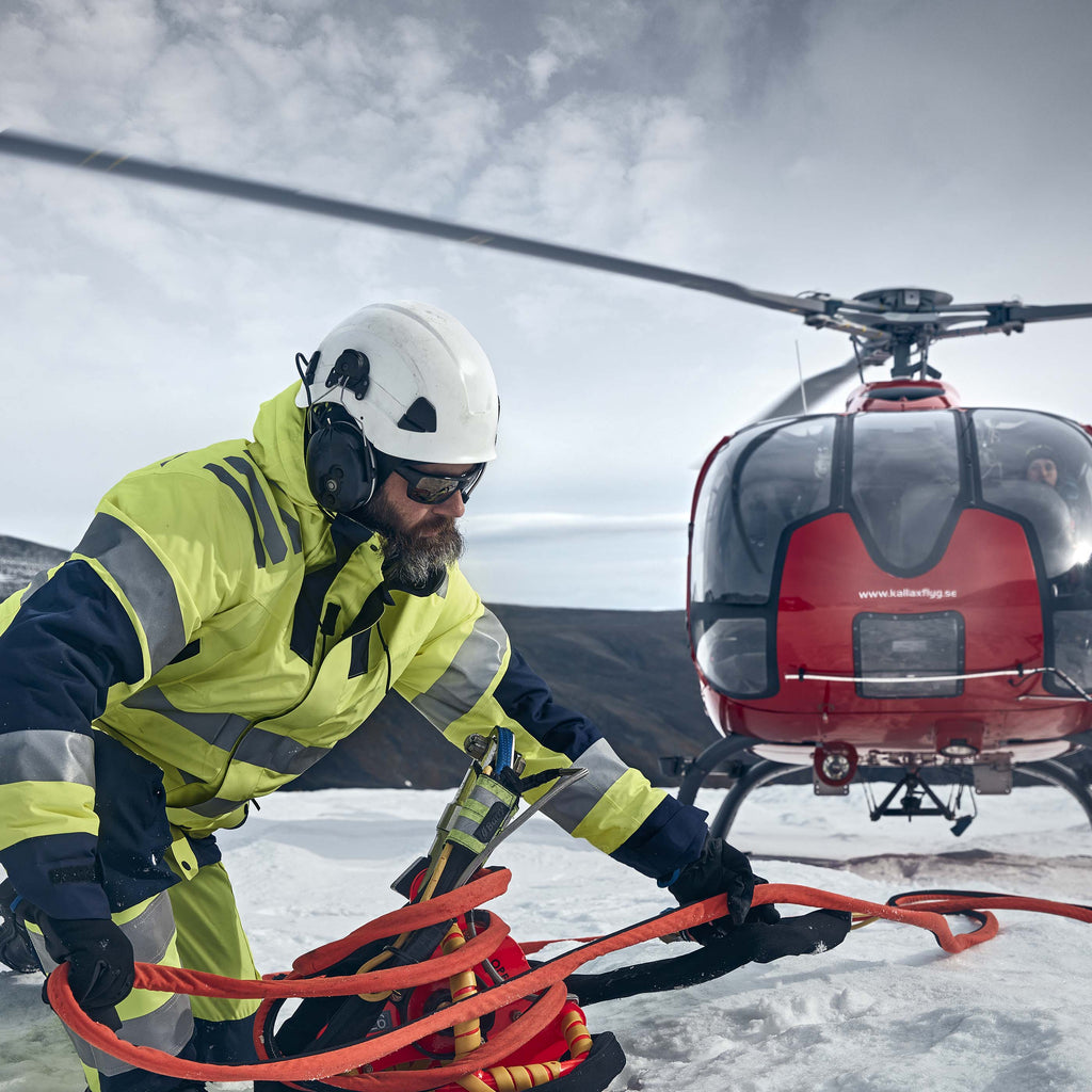 Blaklader 4469 Hi Vis Parka Evolution Hi Vis Yellow Navy Blue Lifestyle 2