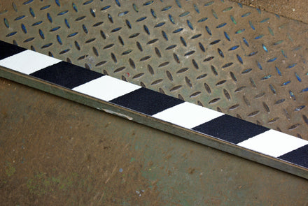 Heskins H3403D - Glow In The Dark Hazard Anti-Slip Tape