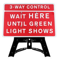 3/4-Way Control Wait Here Until Green Light Shows Sign QuickFit EnduraSign Dia. 7011.1 | 1050x750mm