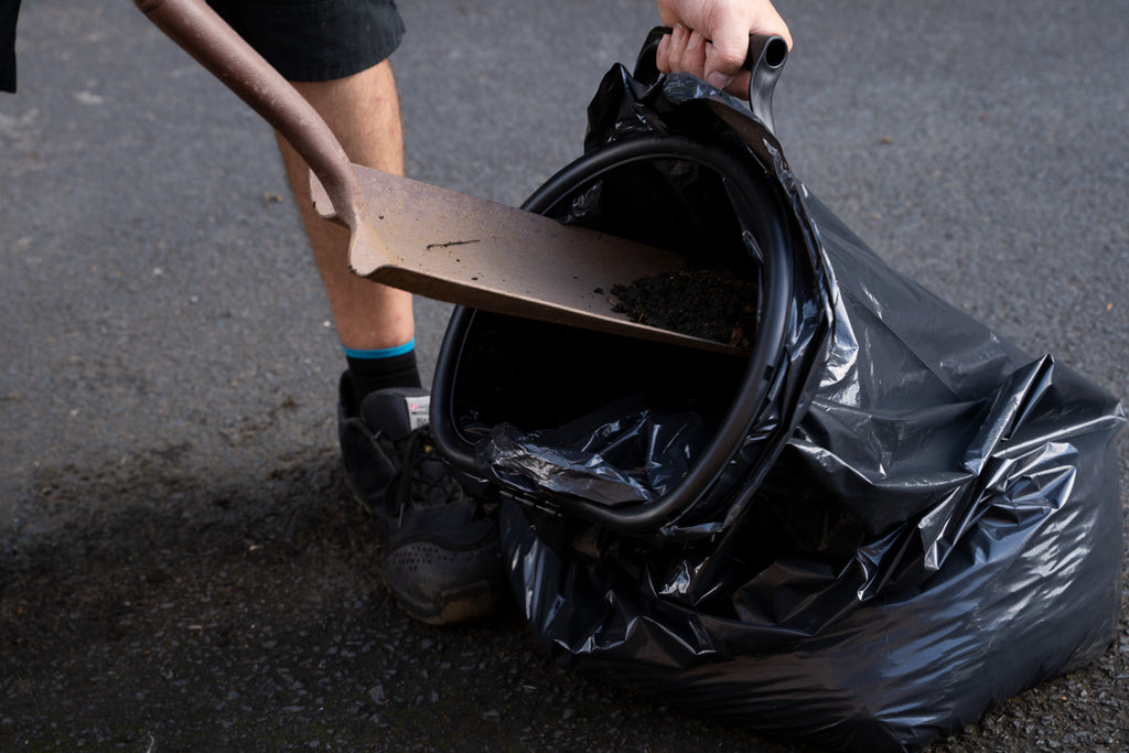 Commercial Grade Medium Duty 70 Litre Black Bin Bags - 40 Gauge - 25 Bag Roll