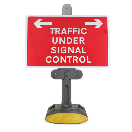 Traffic Under Signal Control' Sign Diagram 7021 | Quick Fit (face only) | 1050x750mm