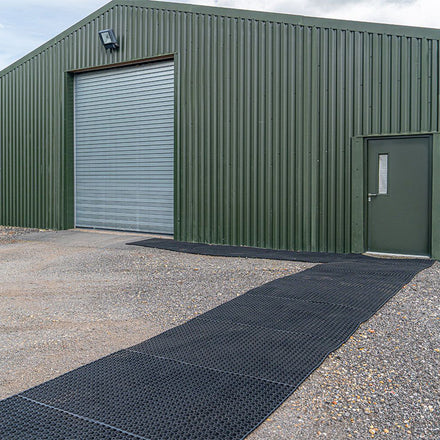 Blue Diamond Greenskeeper Rubber Matting 1000mm wide