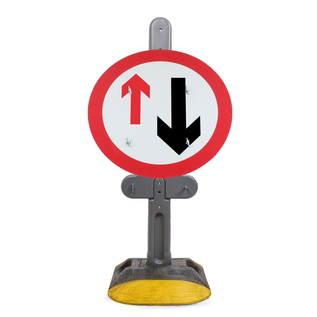 Give Way To Oncoming Traffic | Quick Fit Sign Face Dia. 615 (Face Only) | 750mm