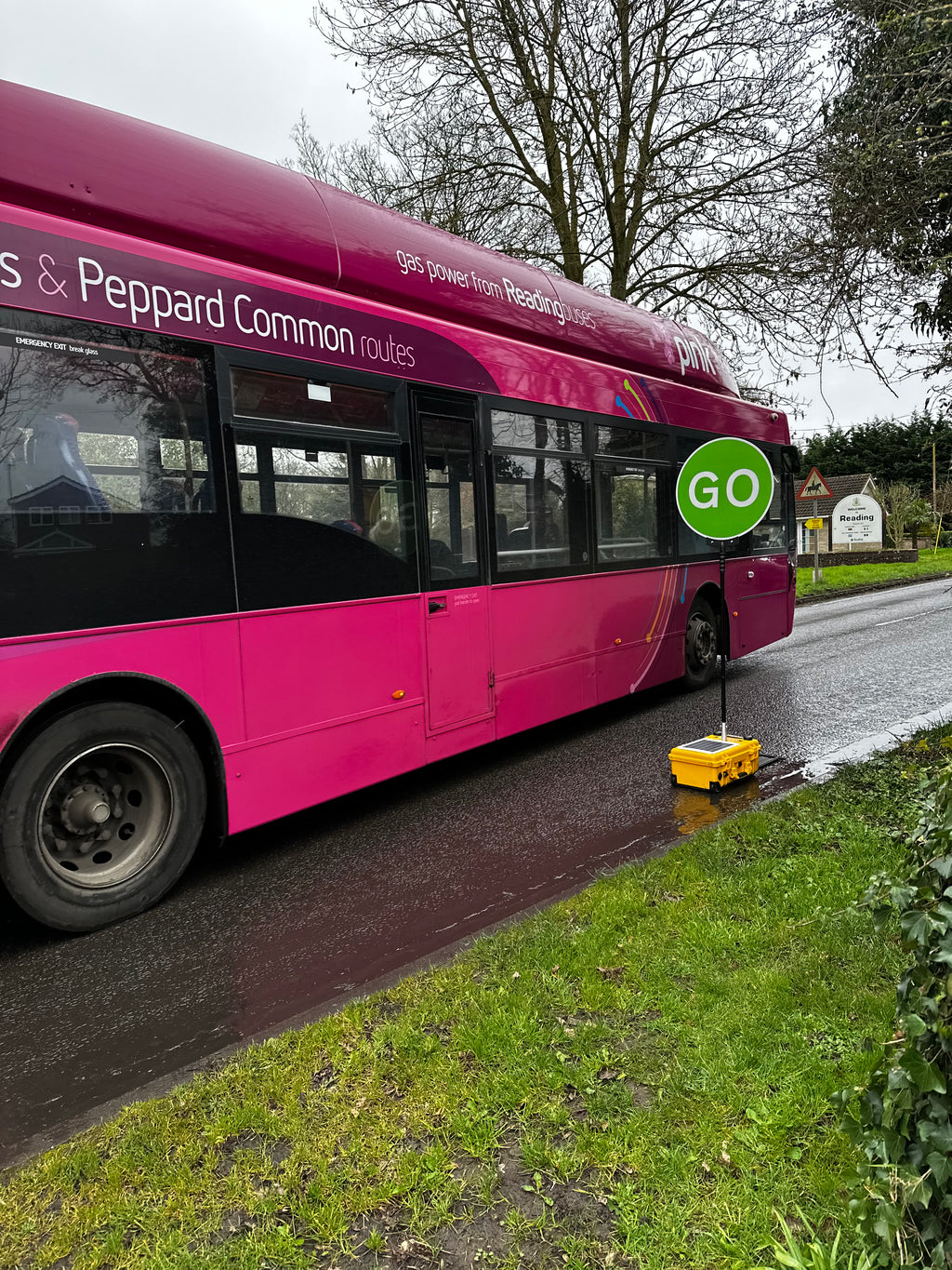 Instaboom Go Remote Controlled RA2 Stop/Go Lollipop Sign - 600mm