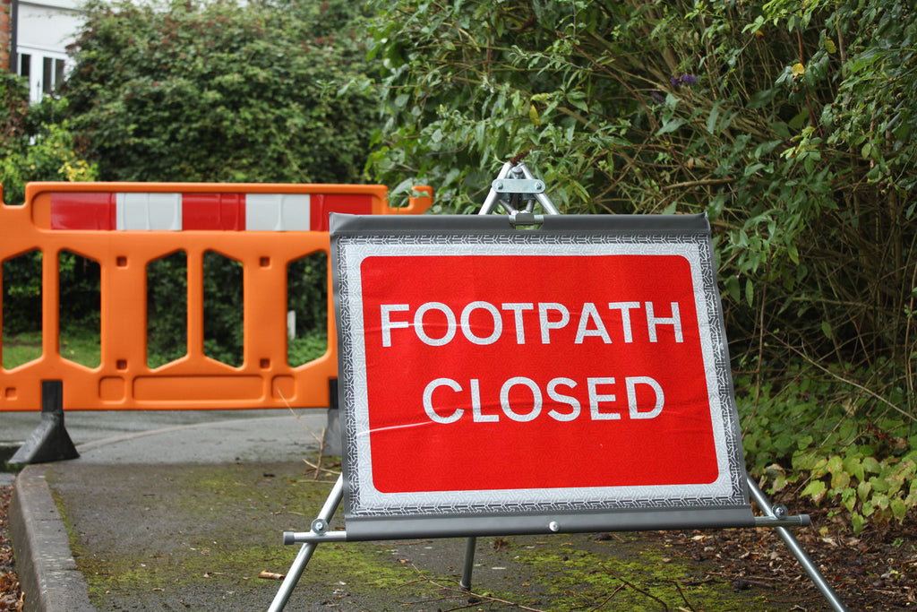 Pedestrians Right dia. 7018 - Roll Up Sign / RA1 | 600x450mm