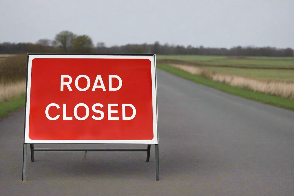 Road Closed Sign - Zintec Metal Sign Dia 7010.1 Face | 1050x750mm