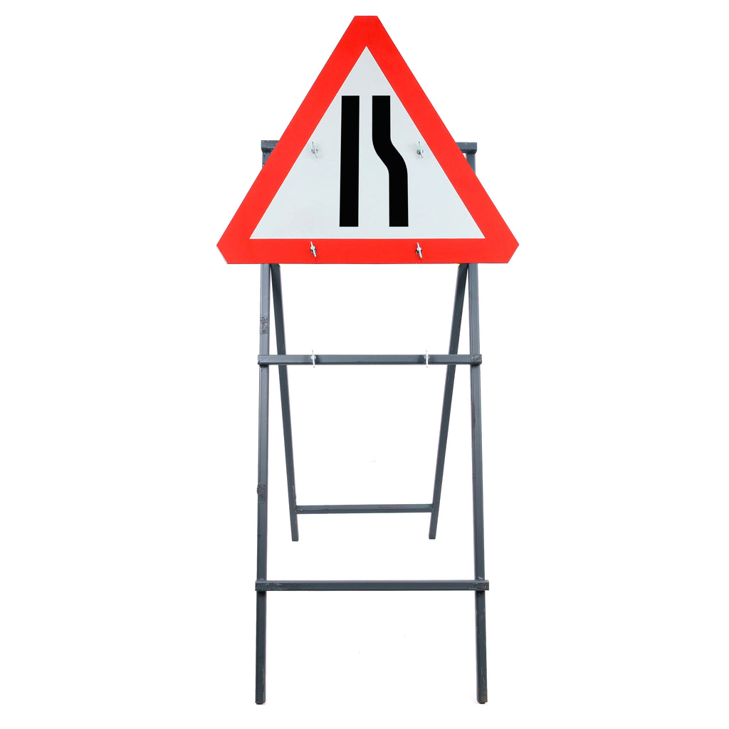 Road Narrows Right Quick Fit Sign Face Dia. 517R | 750mm