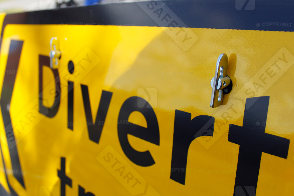 Ramp Sign QuickFit EnduraSign Dia. 7013 | 1050x450mm