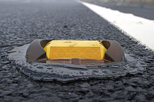 Permanent Road Studs With Metal Protective Shoe 301+290