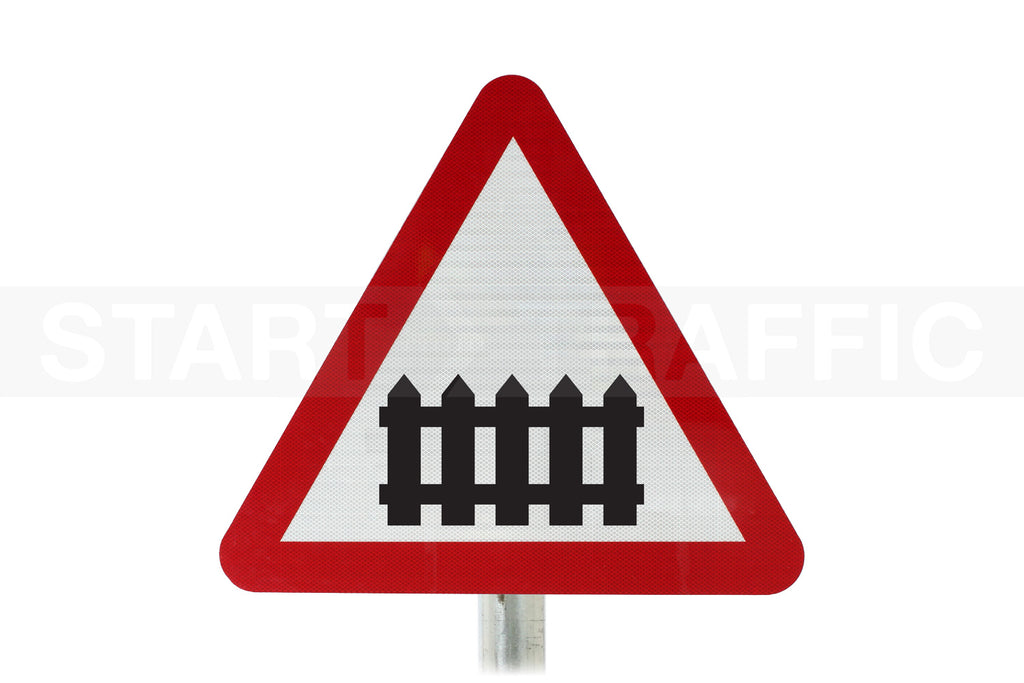 Gated or Barrier Level Crossing Post Mounted Sign - 770 R2/RA2 (Face Only)