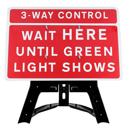 3-Way Control Wait Here Until Green Light Shows Sign QuickFit EnduraSign Dia. 7011.1 | 1050x750mm