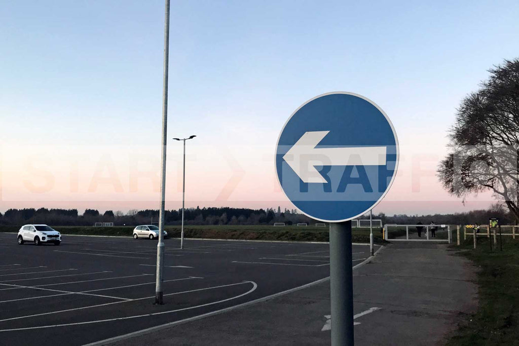 One Way Sign Round Post Mounted Diagram 606 R2/RA2