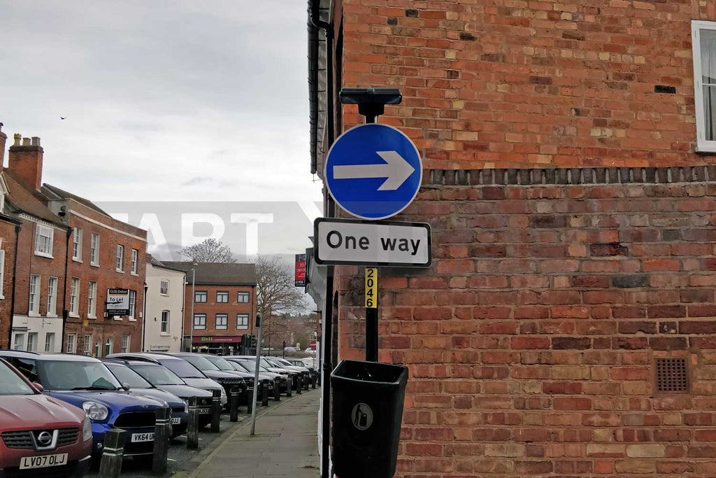 One Way' Supplementary Sign, Post Mounted Diagram 607 R2/RA2