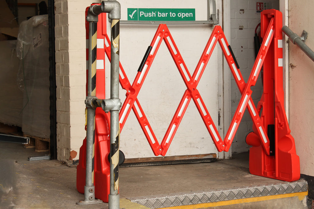 Portable Extending Barrier For Pedestrians