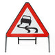 Slippery Road Surface Sign - Zintec Metal Sign Dia 557 Face | 750mm