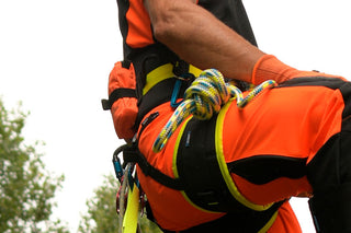 SteinFirstAid_Attach Securely To Any Climbing Harness