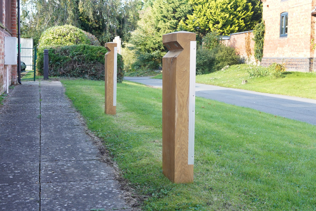 Iconium Stratton Double Wooden Bollard Light