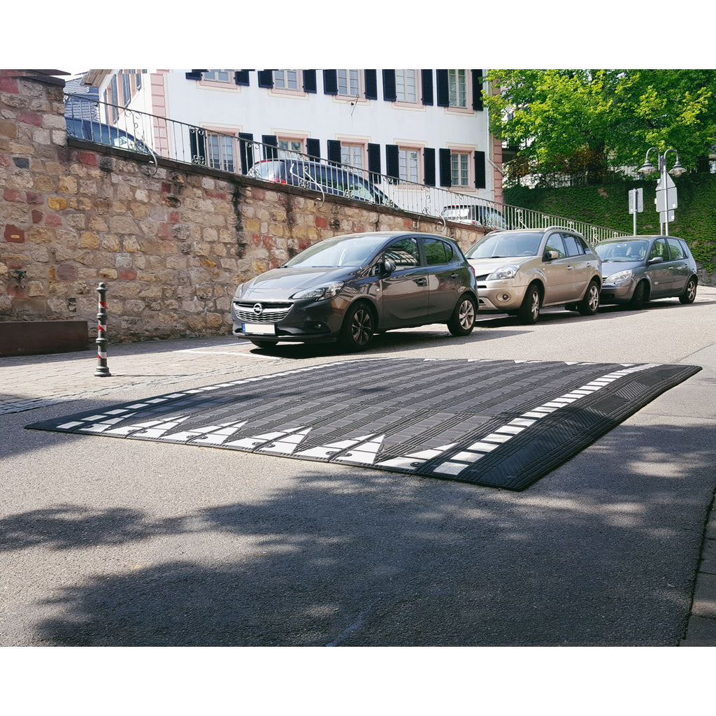 Traffic - Line Gamma 20mph Modular Speed Table L4000(mm) x W2700(mm) x H80(mm) - Black/White