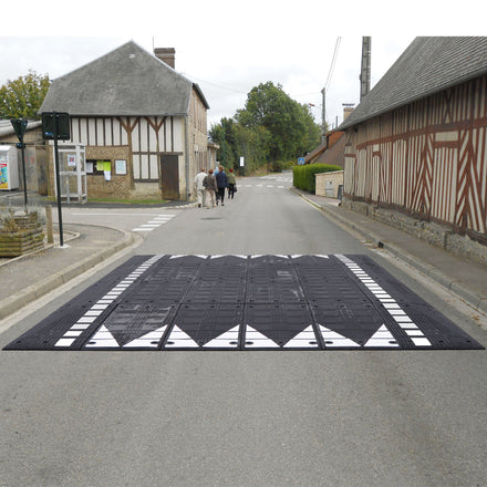 Traffic - Line Gamma 20mph Modular Speed Table L4000(mm) x W2700(mm) x H80(mm) - Black/White