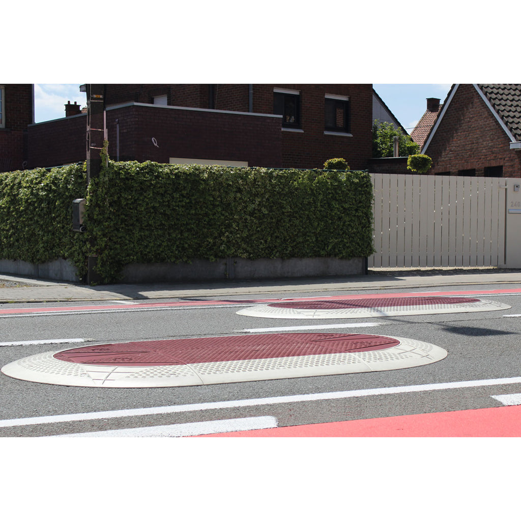 Traffic - Line Gamma 20-30mph Oval Speed Cushion L2800(mm) x W1800(mm) x H70(mm) - Black/White