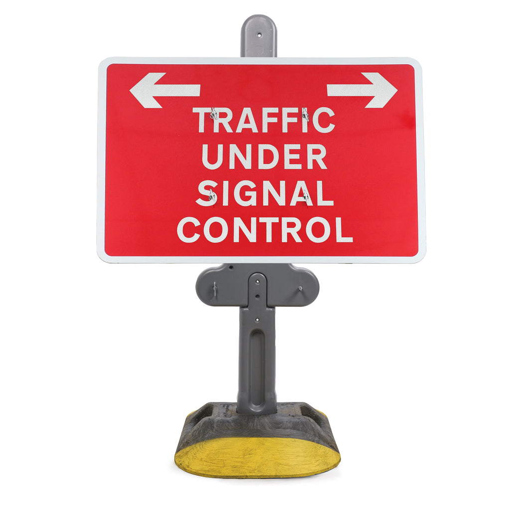 Traffic Under Signal Control' Sign Diagram 7021 | Quick Fit (face only) | 1050x750mm
