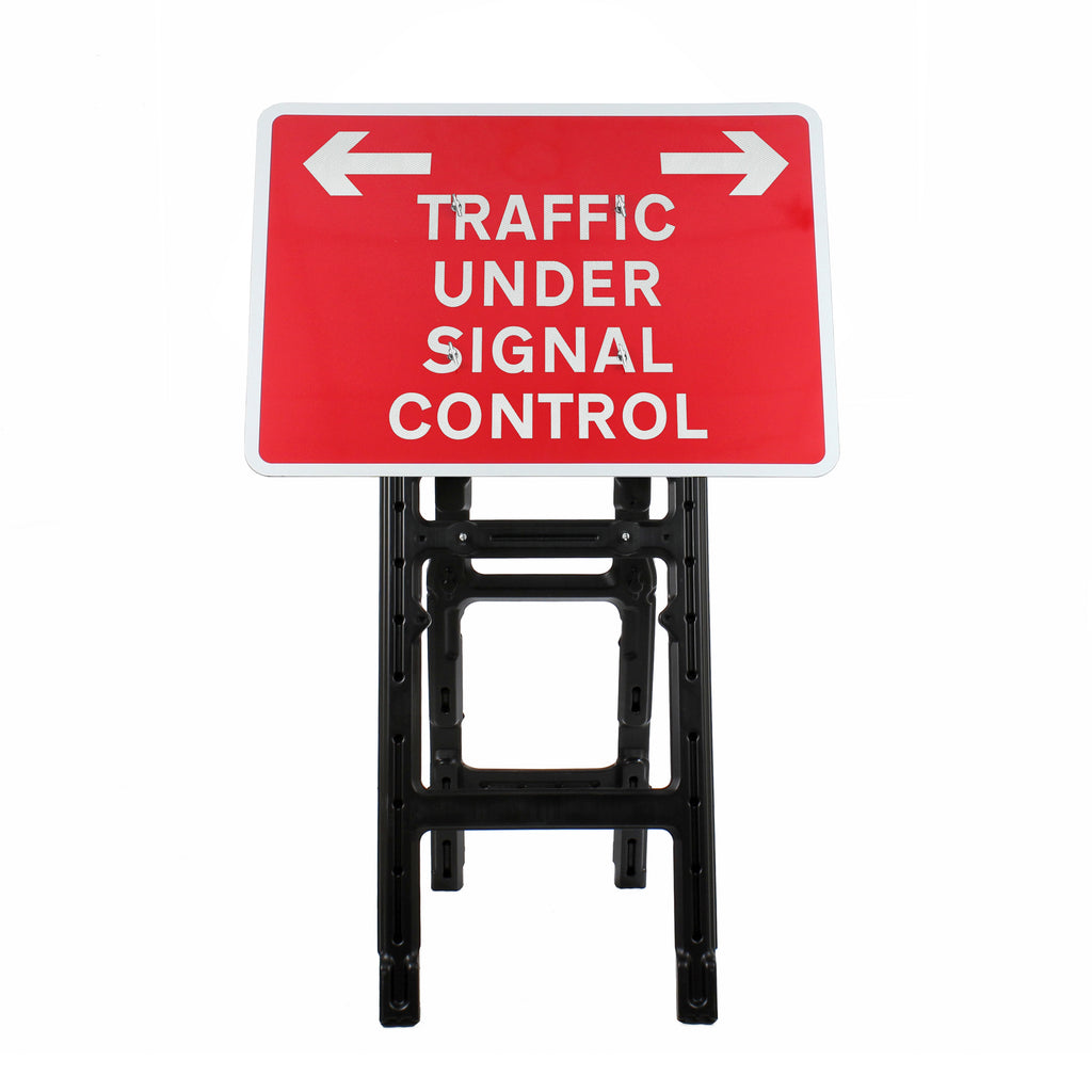 Traffic Under Signal Control' Sign Diagram 7021 | Quick Fit (face only) | 1050x750mm