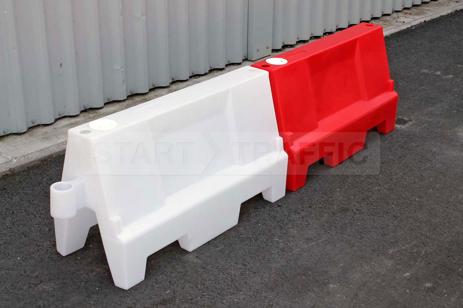 White & Red Oaklands EVO 1m Water Filled Barriers