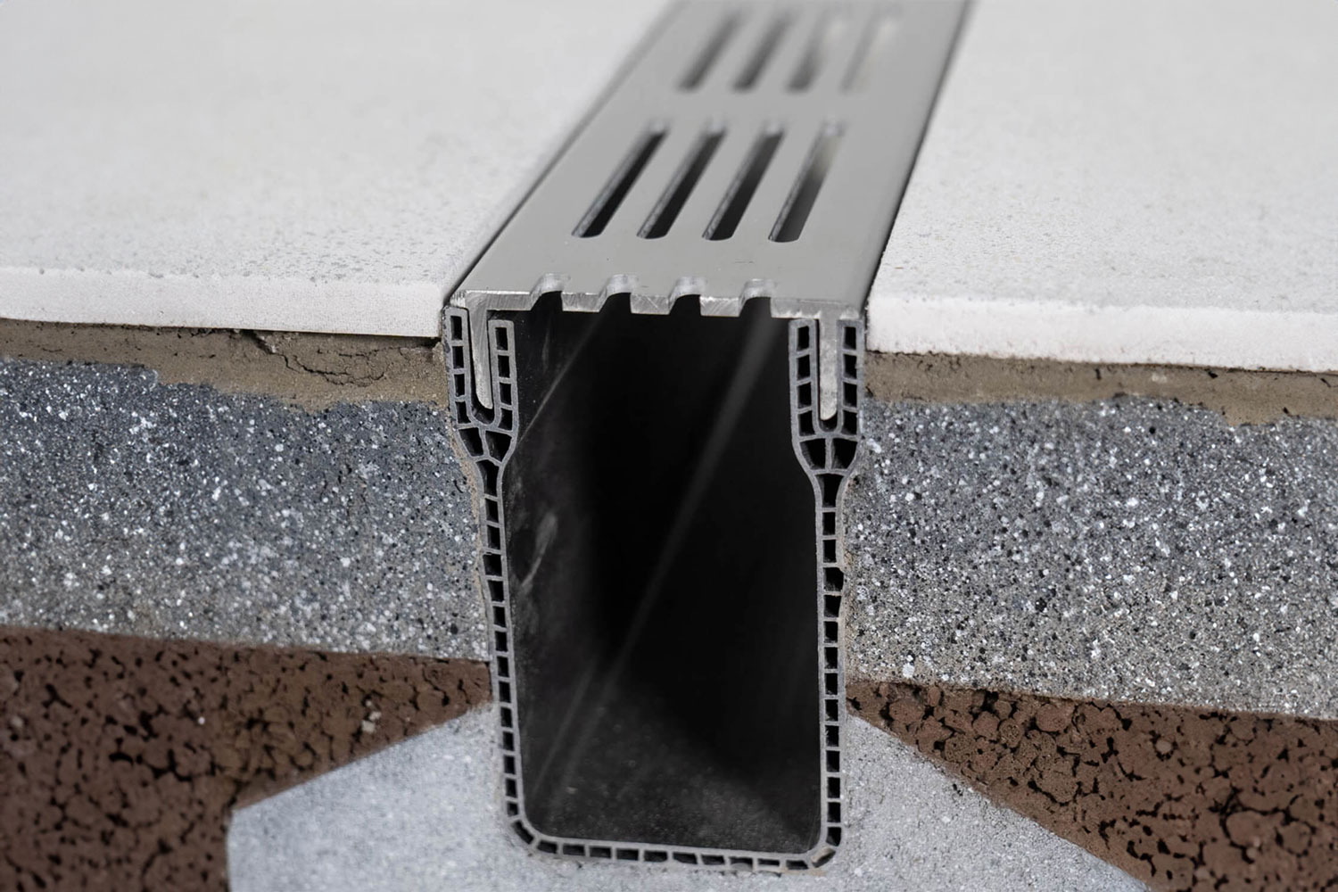 Cross Section Installation of a Alusthetic Threshold Drainage Channel