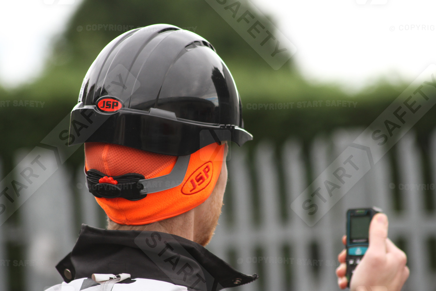 Manager Wearing A Black Hard Hat With A Thermal Liner