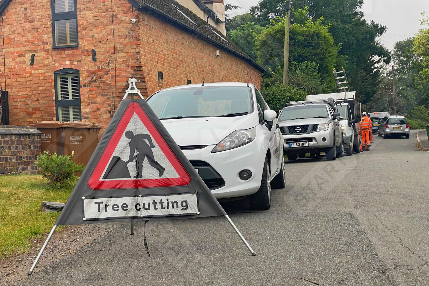 Tree cutting roll up sign in use