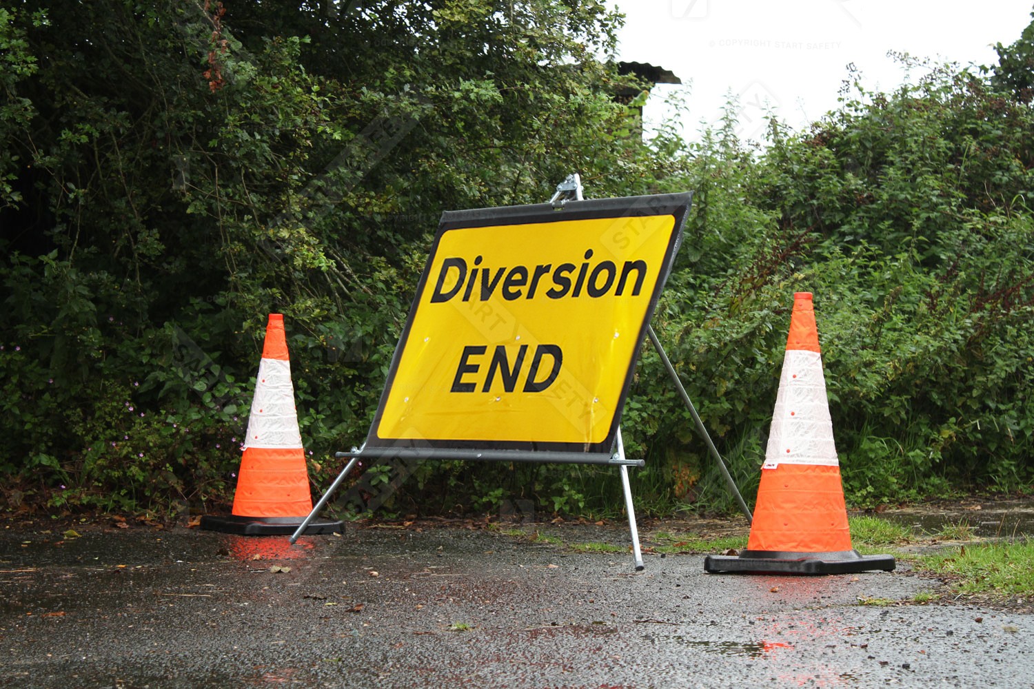 Quazar Diversion End Roll Up Sign In Use On The Road