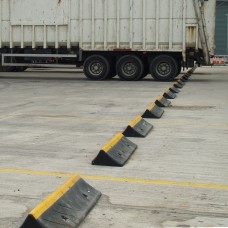 TruckStop HGV Wheel Stops Stopper 1000mm Rubber Inc. Fixings