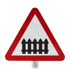 Gated or Barrier Level Crossing Post Mounted Sign - 770 R2/RA2 (Face Only)